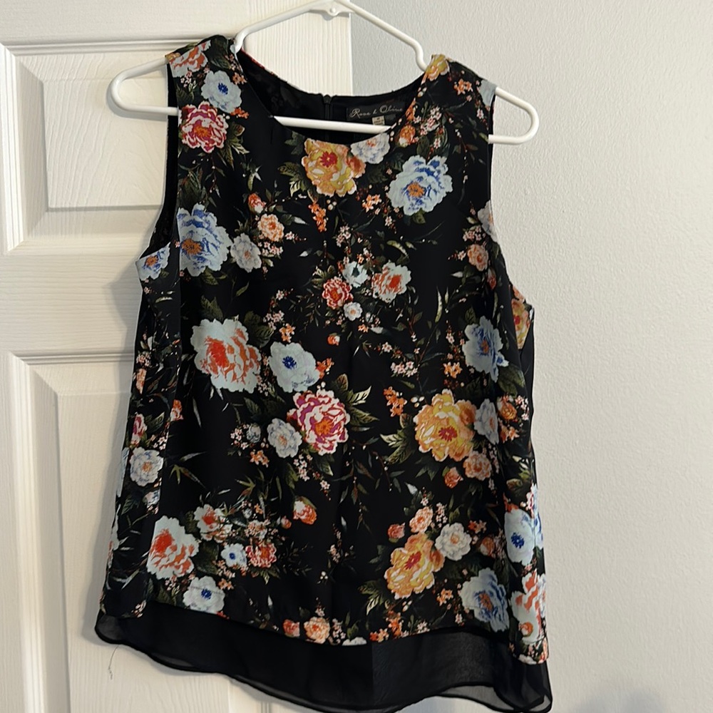 Rose & Olive ladies top size medium BEAUTIFUL